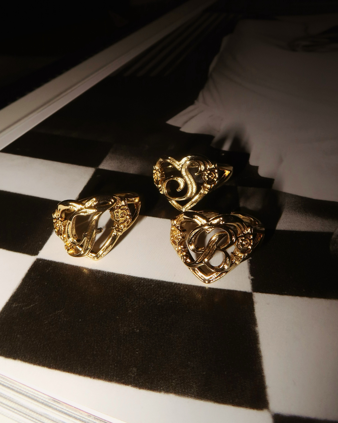 SCRIPT INITIAL HEART RING