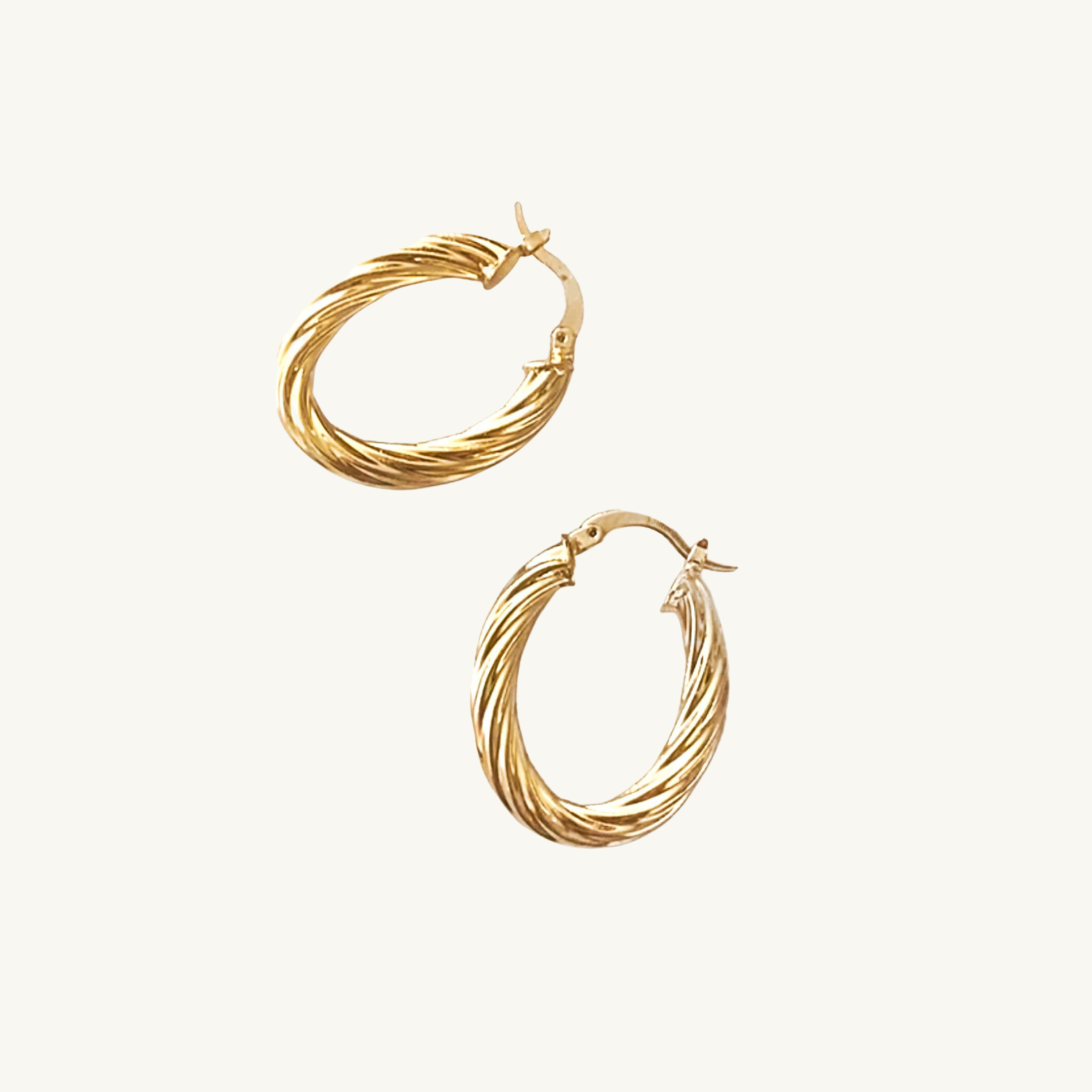 TWISTED OVAL HOOP
