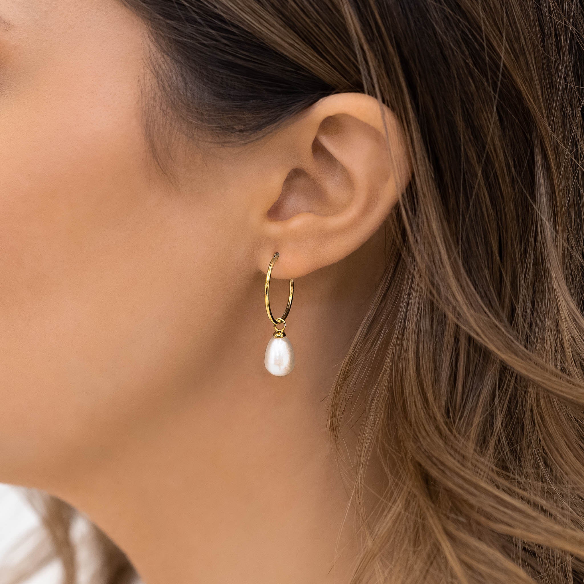 DAINTY PEARL HOOP