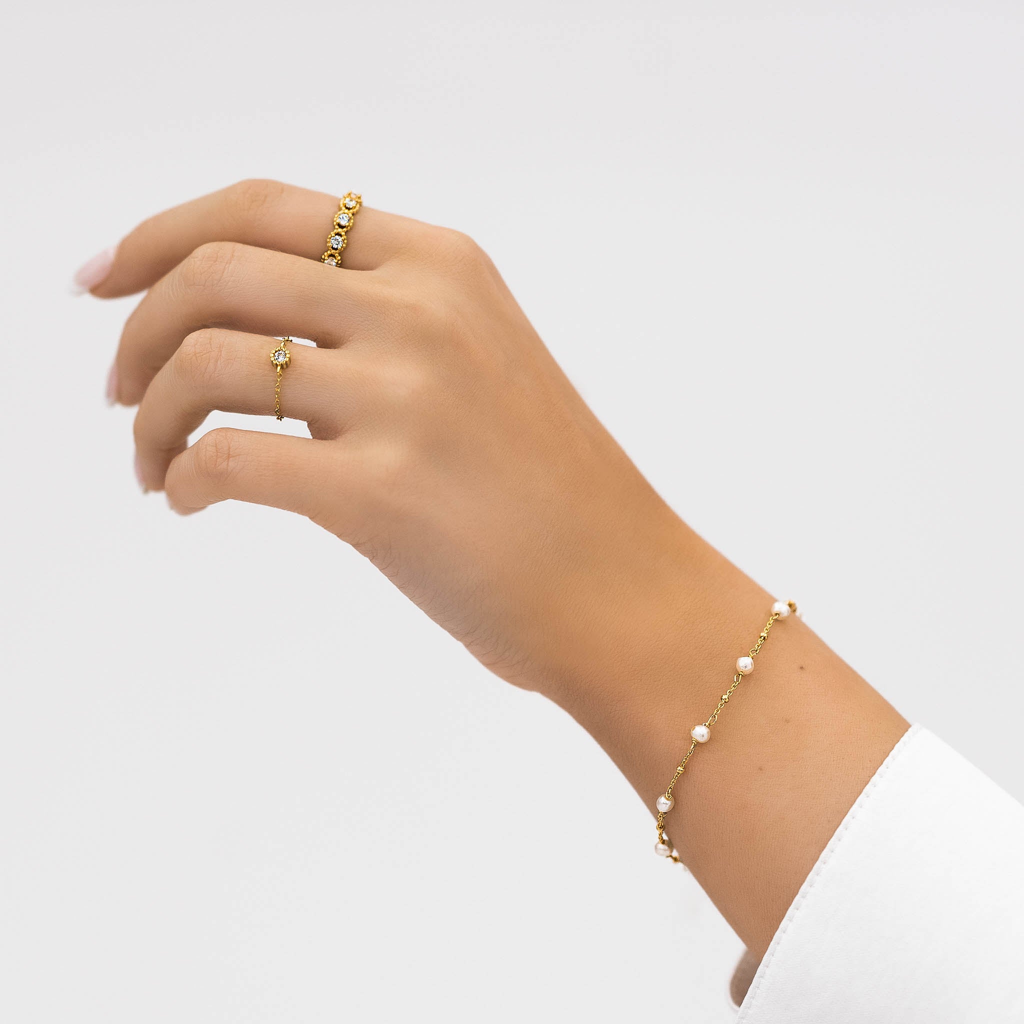 DAINTY PEARL BRACELET