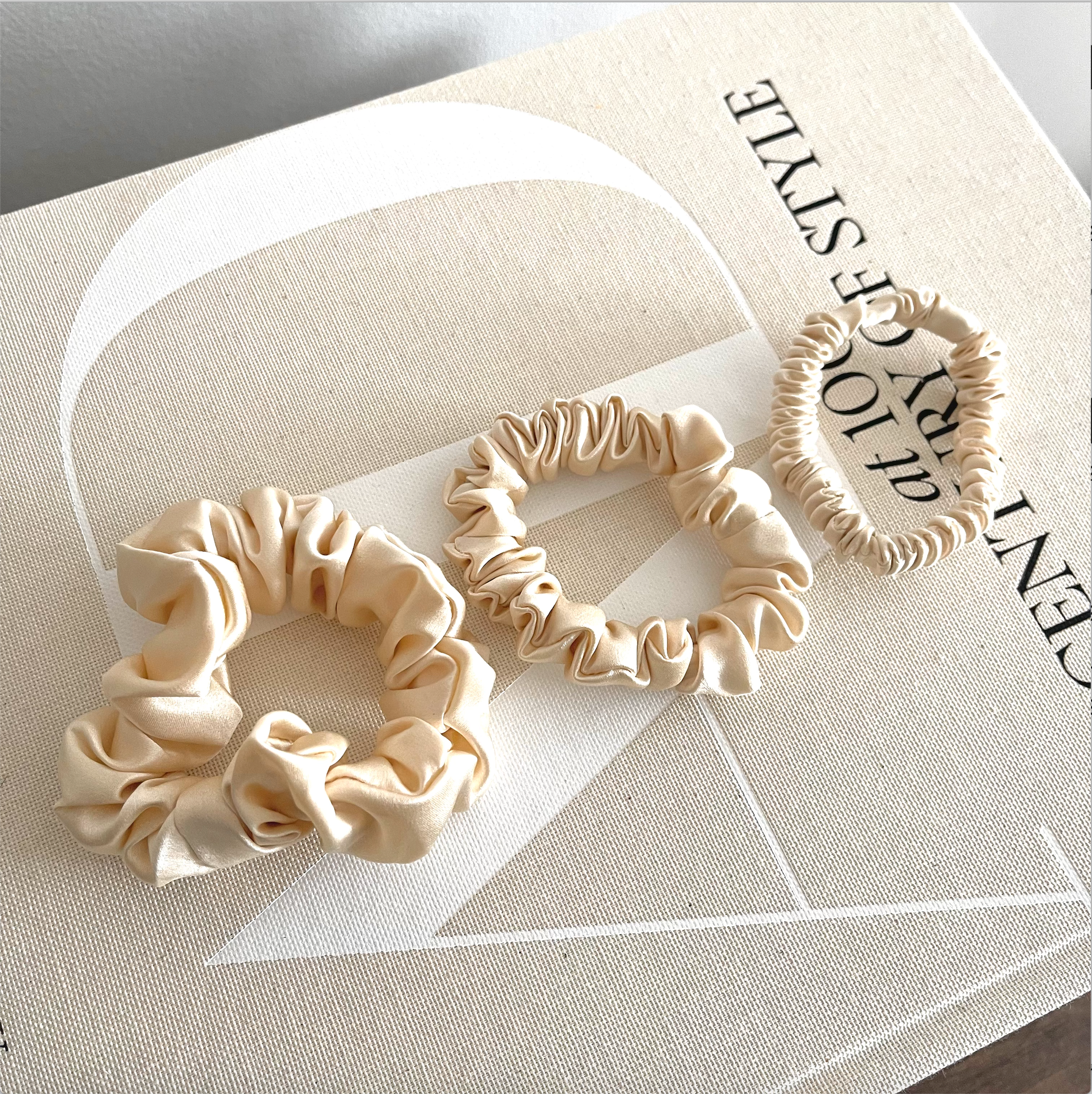 SILK SCRUNCHIE SET (S,M,L)