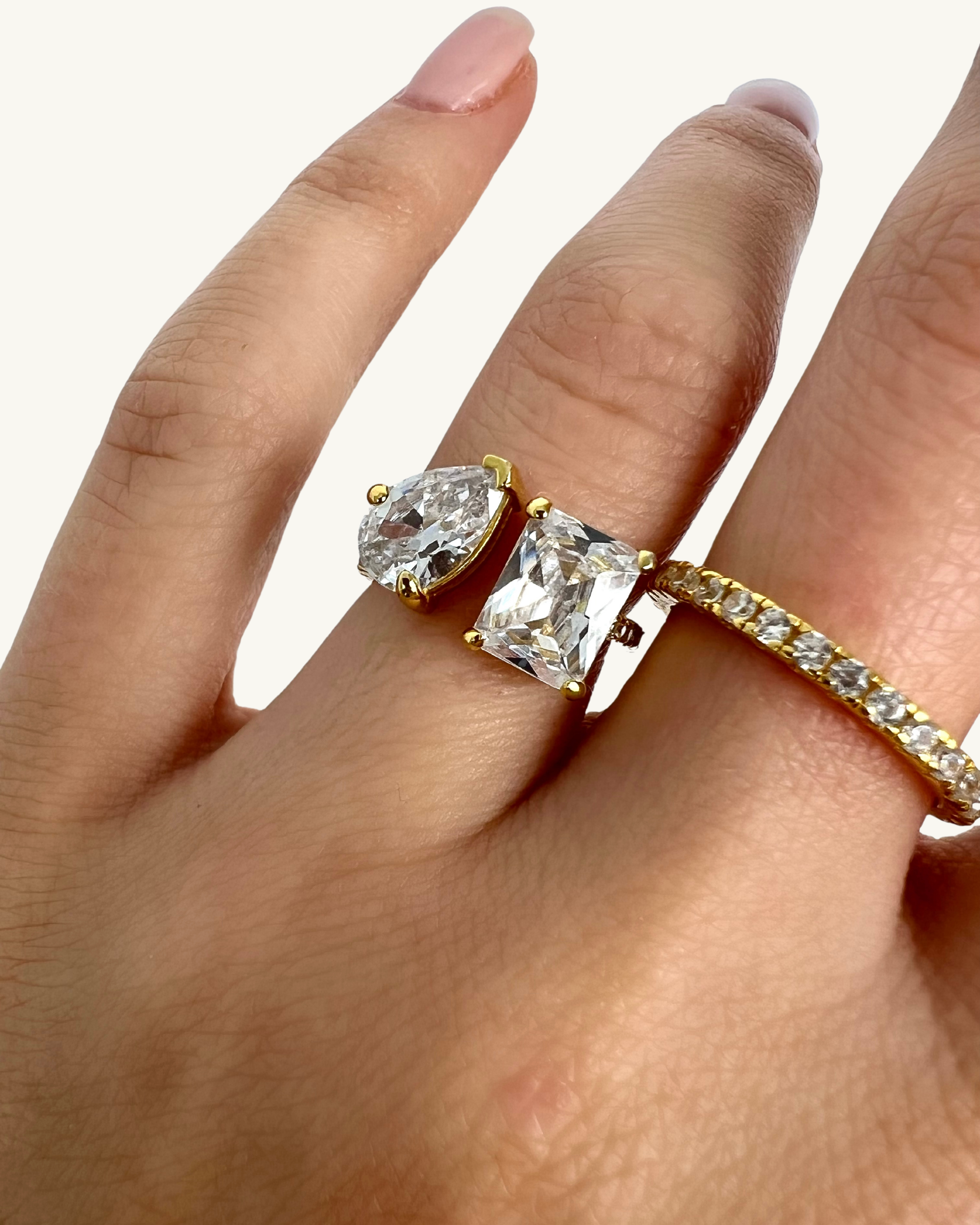 SCARLET RING