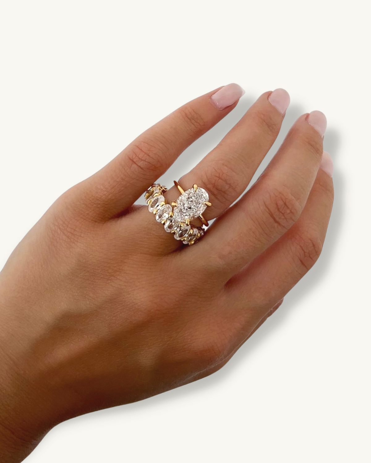 SUTTON - SOLITAIRE OVAL LUXE 4,7 carats