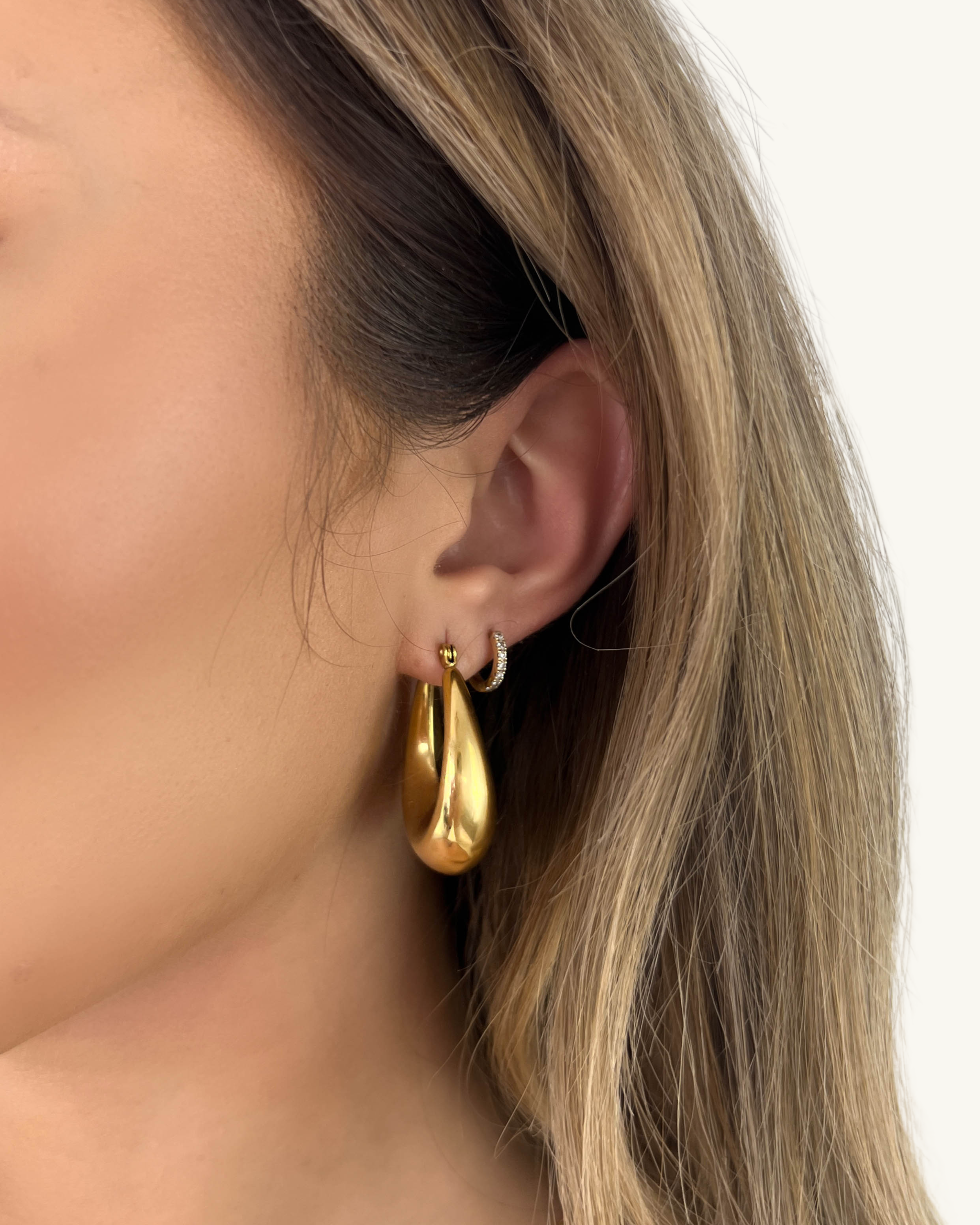 OVAL LUNA HOOP