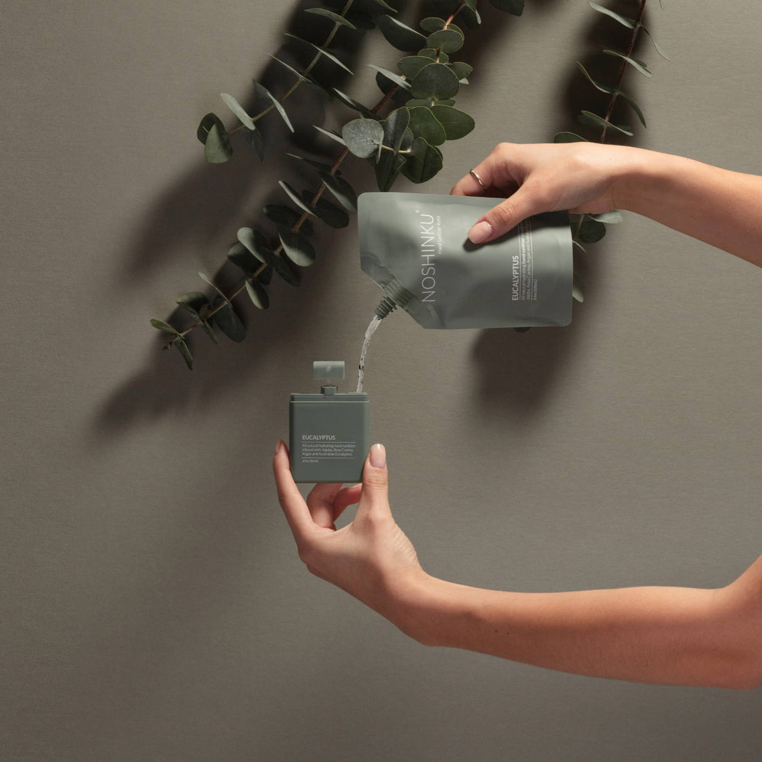 Désinfectant pour les mains hydratant de poche rechargeable à l&