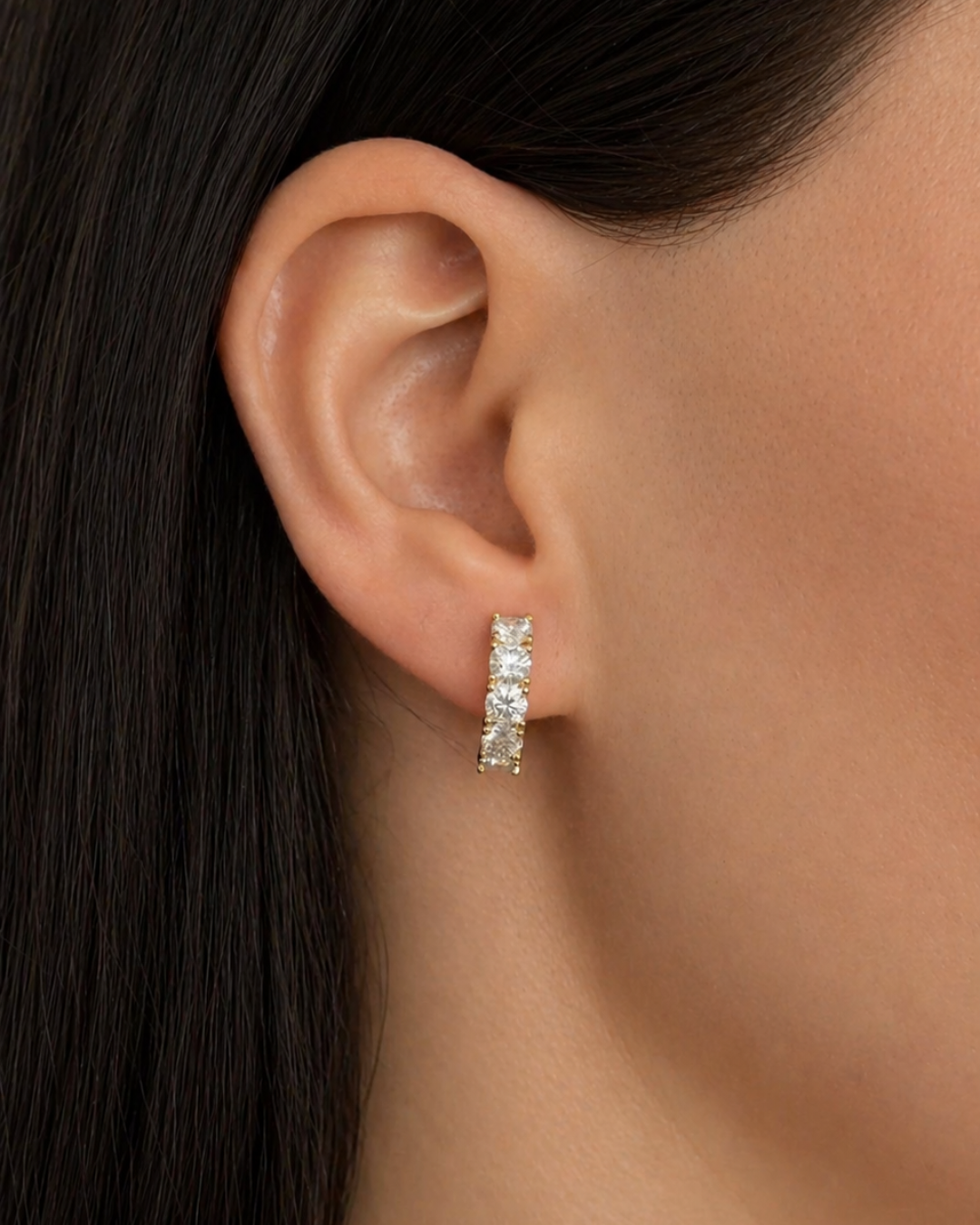 ANDIE EARRING - MOISSANITE HUGGIE