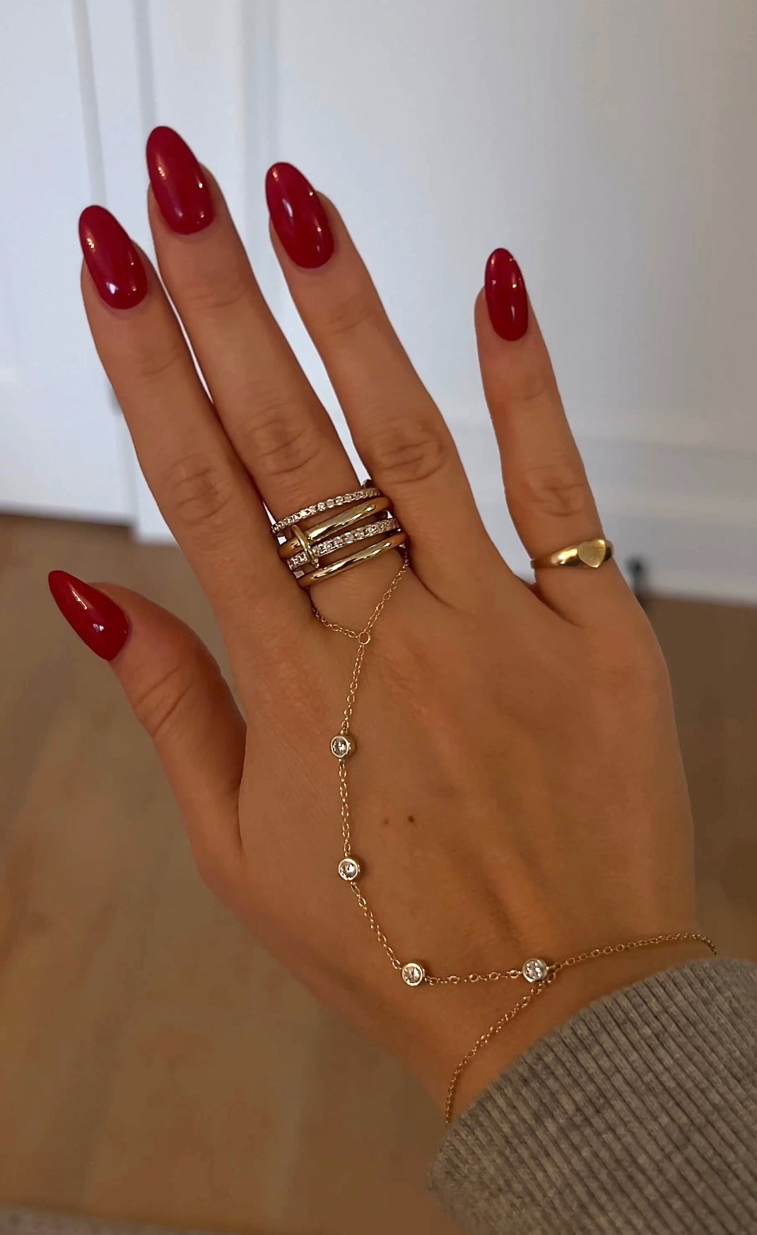BRIDGET HAND CHAIN