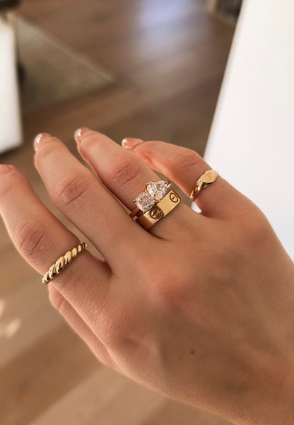 Toi et sales moi ring cartier
