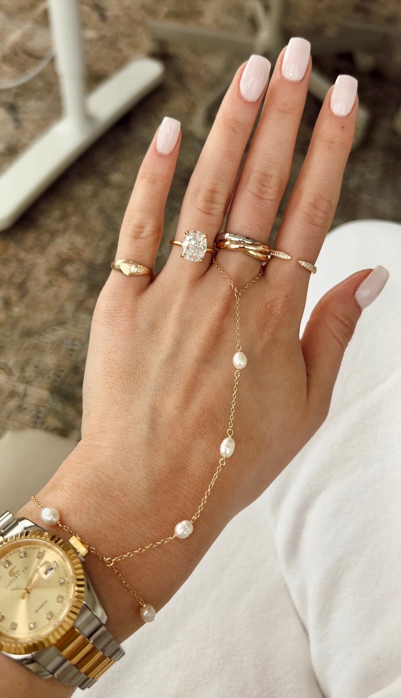 PEARL HAND CHAIN