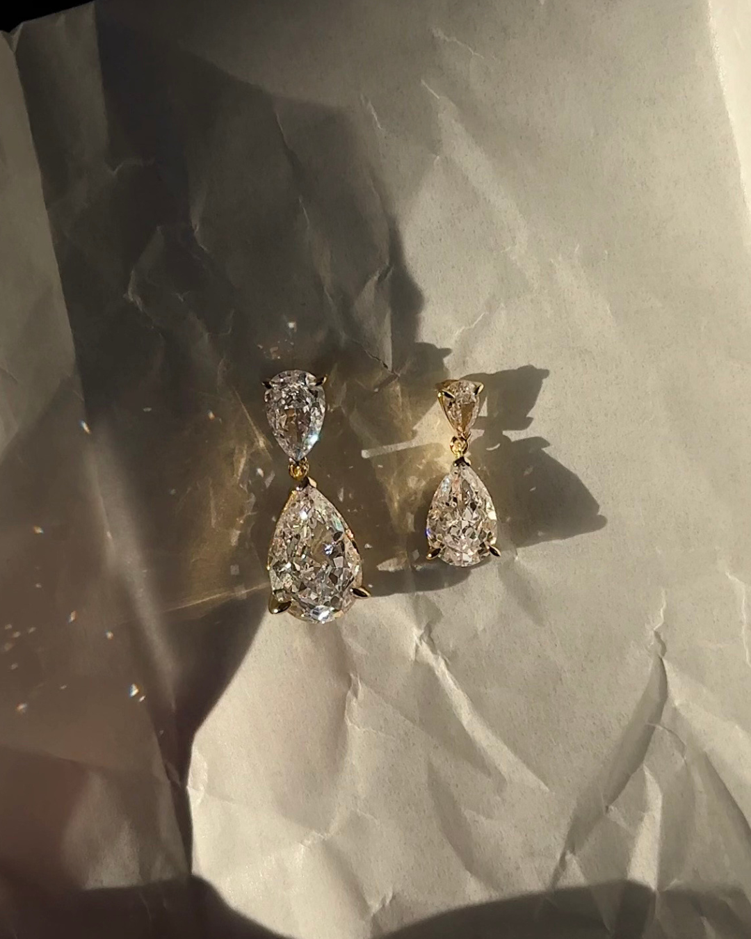 PETITE SOFIA - DANGLE LUXE EARRINGS