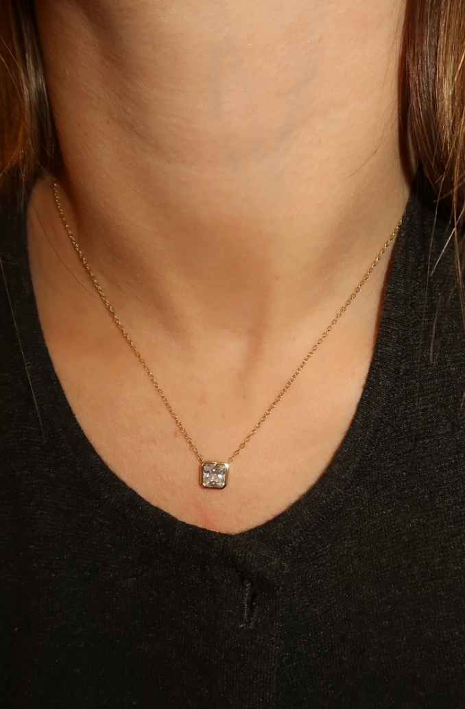ASSCHER BEZEL NECKLACE
