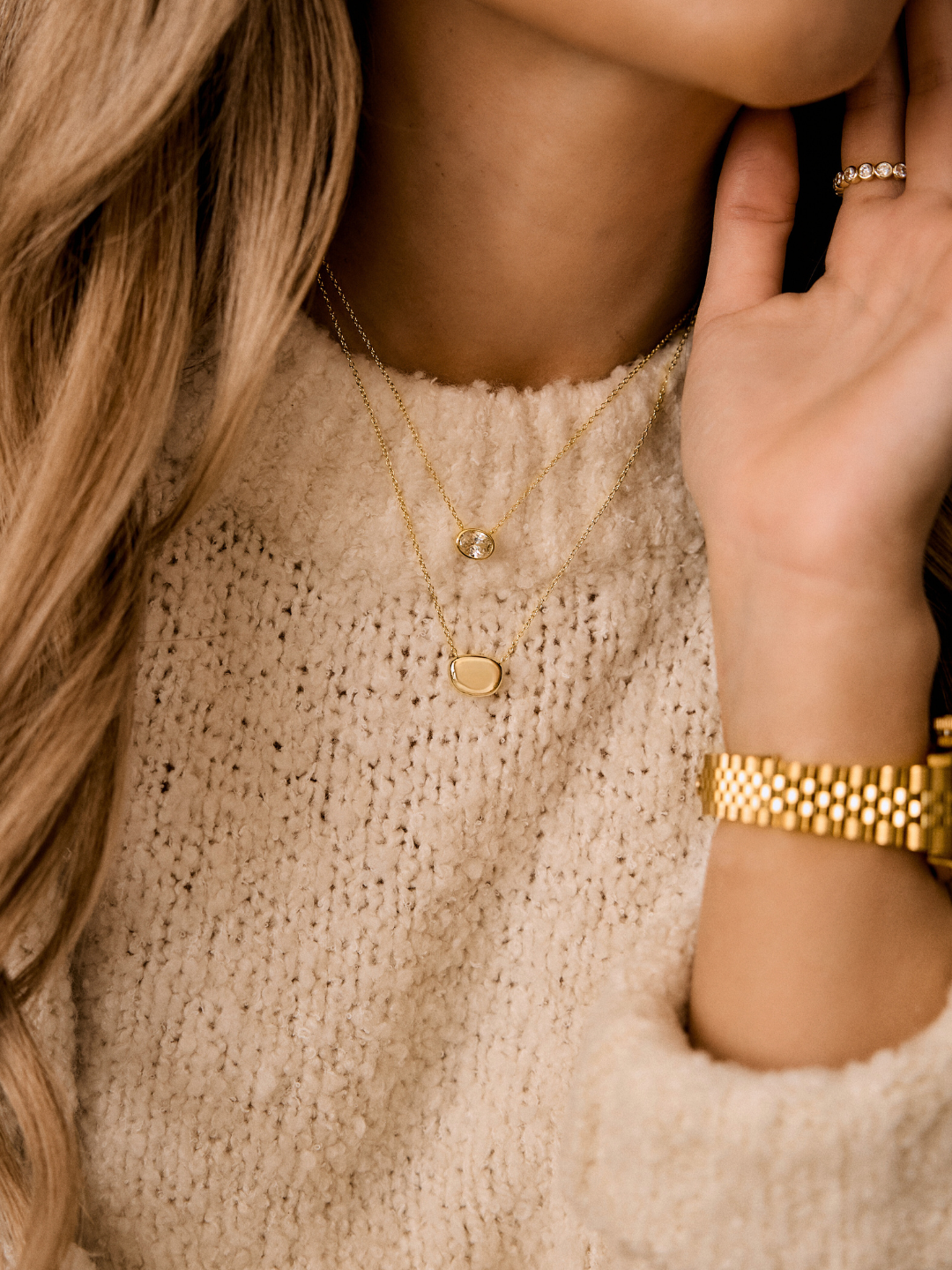 MODERN OVAL NECKLACE