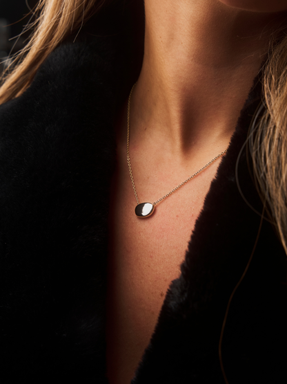 MODERN OVAL NECKLACE