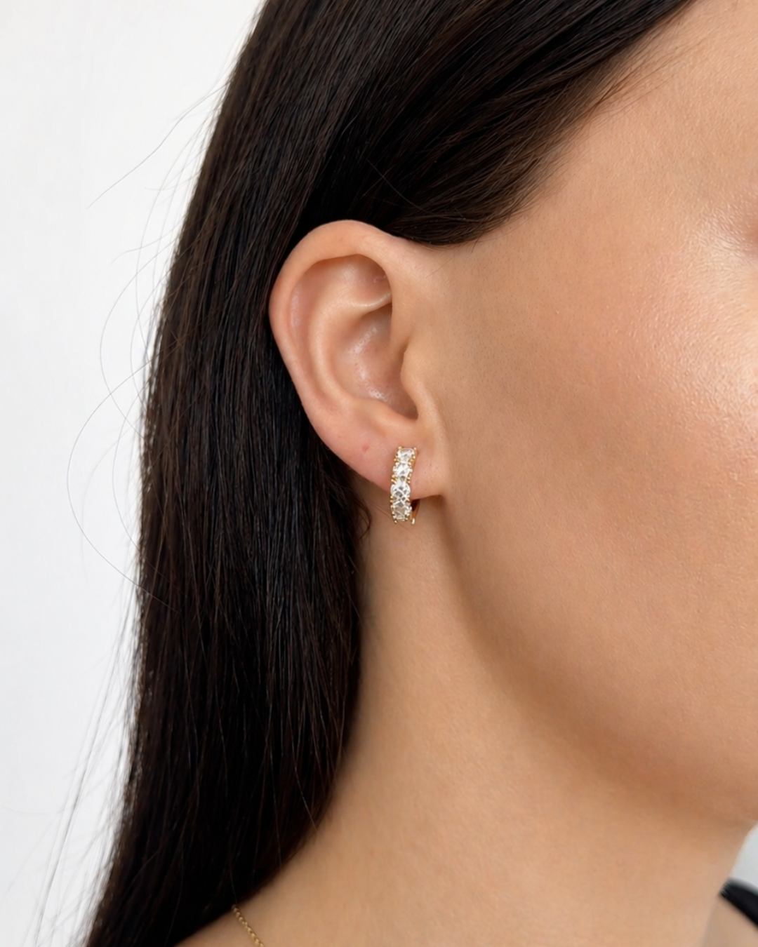 ANDIE EARRING - MOISSANITE HUGGIE