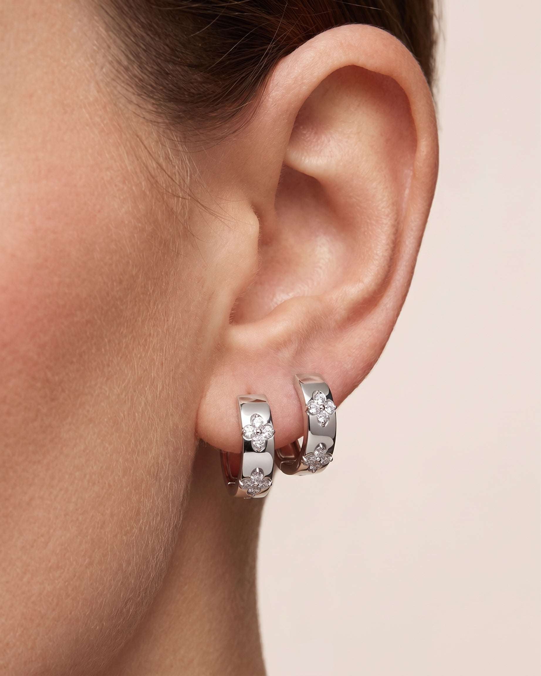 CLEO MOISSANITE HUGGIE
