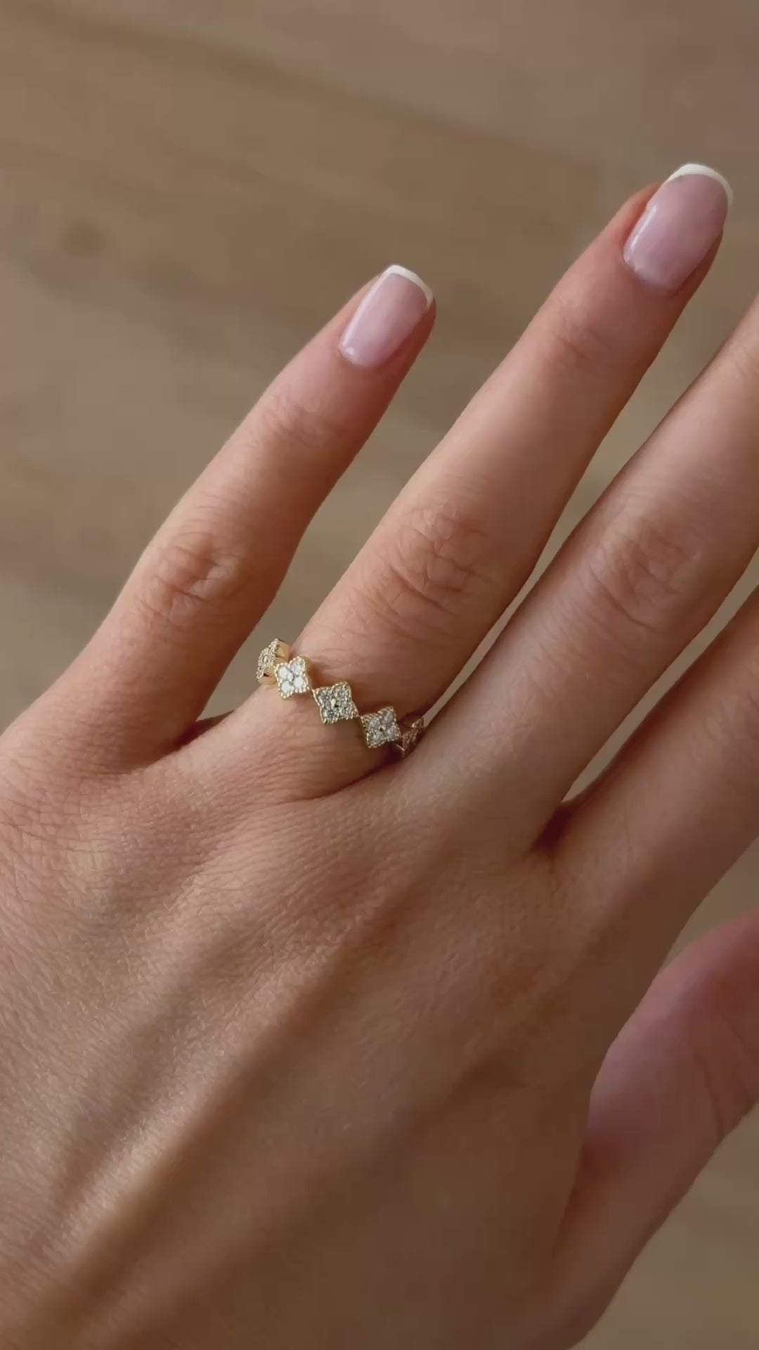 CLEO MOISSANITE BAND