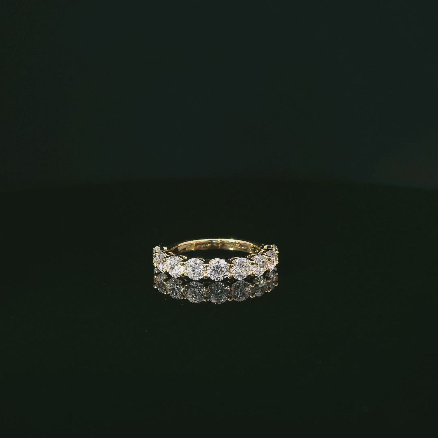 ROUND DIAMOND LUXE PINKY RING