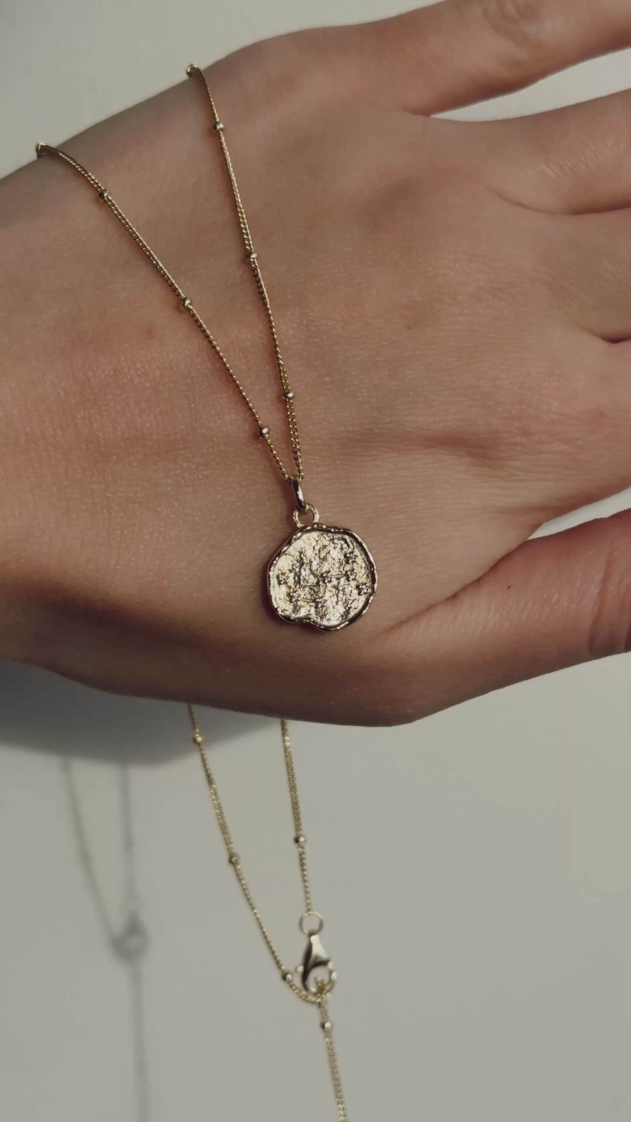 HOROSCOPE MEDALLION NECKLACE
