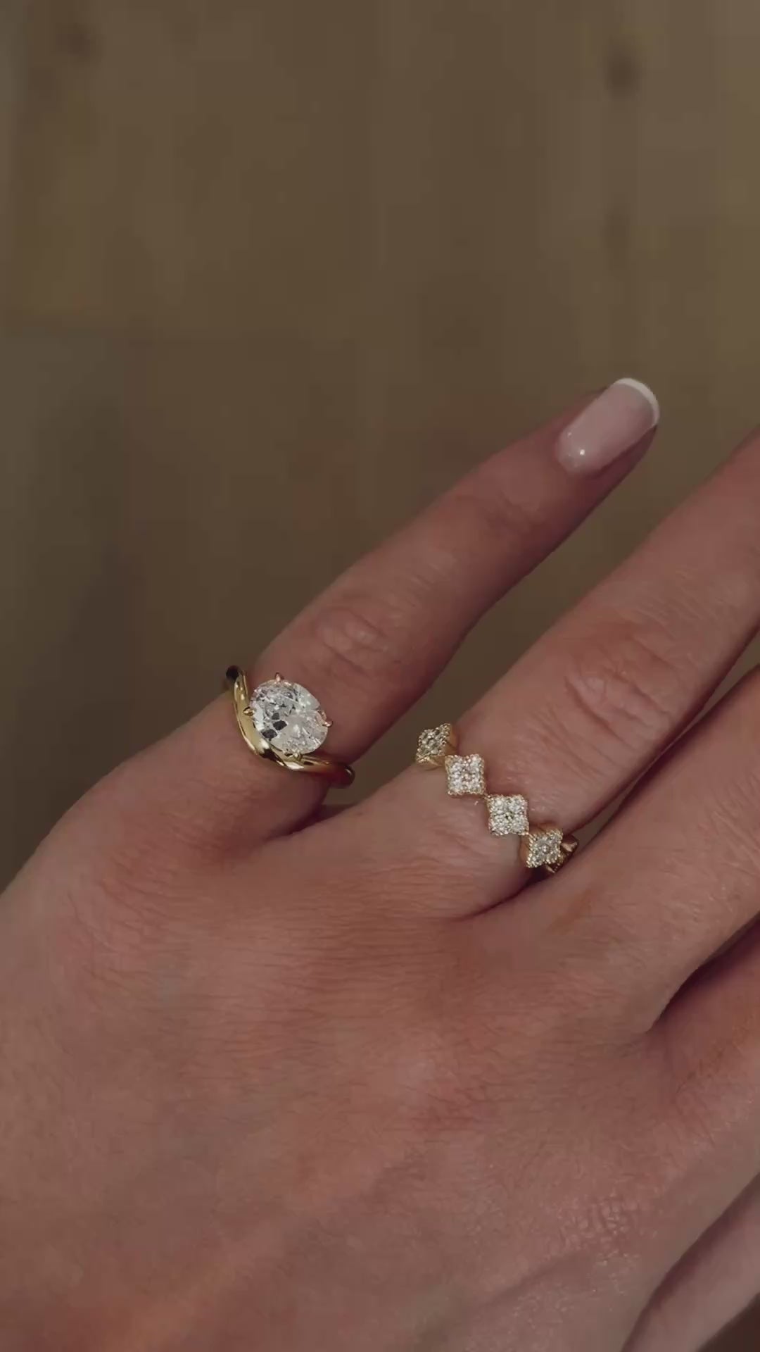 LUNE OVAL LUXE RING