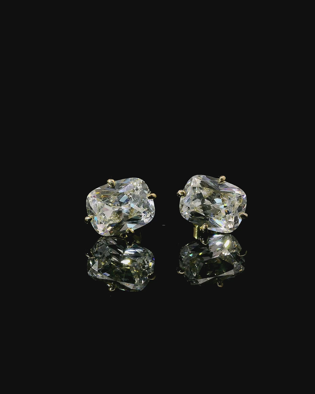 KATE - ELONGATED CUSHION LUXE STUDS