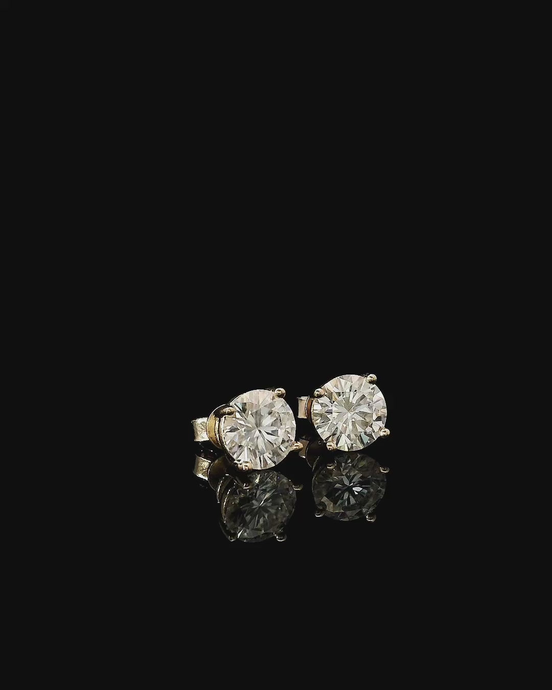 MOISSANITE STUDS