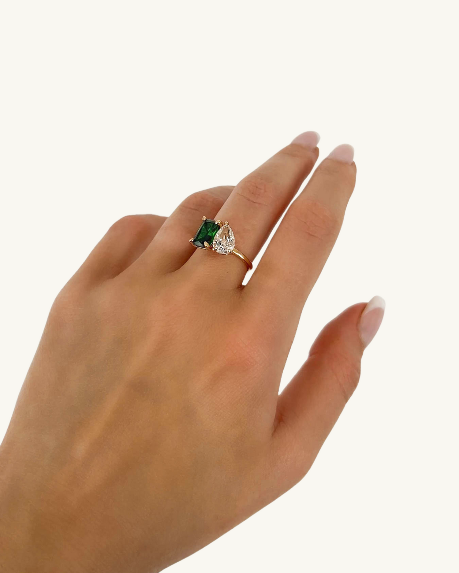 Toi et 2025 moi ring emerald